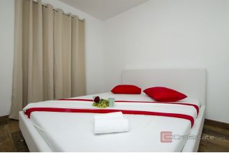 016 2048 05 Omis Attractive Villa near the sea for sale