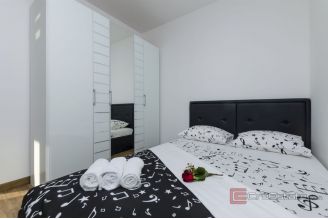 016 2048 05 Omis Attractive Villa near the sea for sale