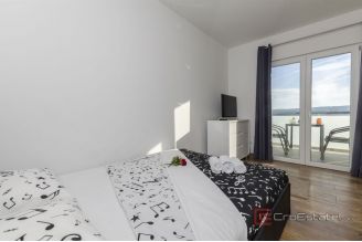 016 2048 05 Omis Attractive Villa near the sea for sale