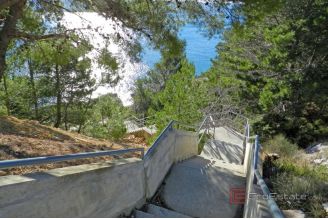 016 2048 05 Omis Attractive Villa near the sea for sale