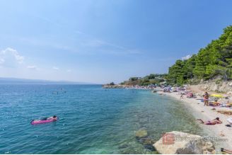 016 2048 05 Omis Attractive Villa near the sea for sale