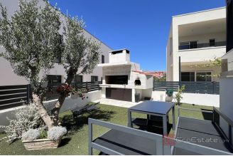005 2046 05 Vodice Villa with pool in a quiet area for sale