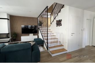 005 2046 05 Vodice Villa with pool in a quiet area for sale