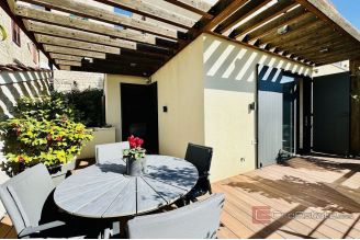 017 1024 01 Sibenik Exclusive apartment first row to the sea for sale