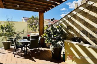 017 1024 01 Sibenik Exclusive apartment first row to the sea for sale