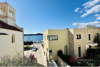 017 1024 01 Sibenik Exclusive apartment first row to the sea for sale