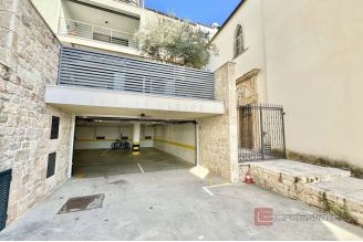 017 1024 01 Sibenik Exclusive apartment first row to the sea for sale
