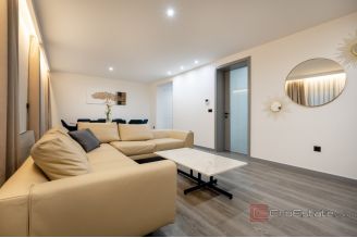 018 2048 08 Makarska Villa with panoramic sea view for sale