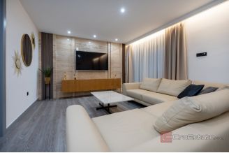 018 2048 08 Makarska Villa with panoramic sea view for sale
