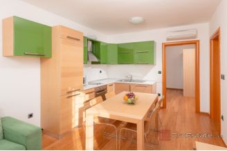 020 2048 07 Makarska Apartment house with a sea view for sale