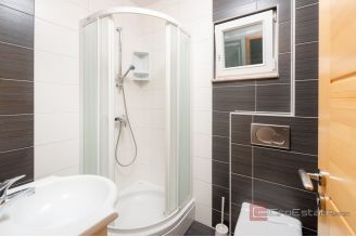 020 2048 07 Makarska Apartment house with a sea view for sale