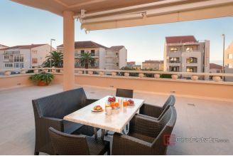 020 2048 07 Makarska Apartment house with a sea view for sale