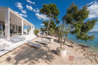 010 2043 119 Zadar Unique investment opportunity right next to the sea