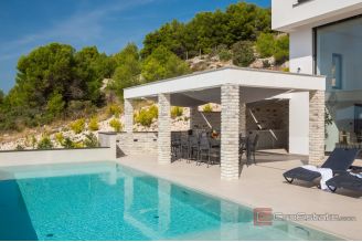 019 2047 07 Sibenik Villa with pool and a sea view for sale