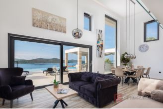 019 2047 07 Sibenik Villa with pool and a sea view for sale