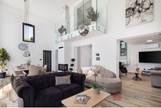 019 2047 07 Sibenik Villa with pool and a sea view for sale