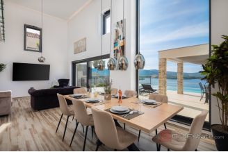 019 2047 07 Sibenik Villa with pool and a sea view for sale