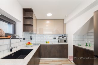 019 2047 07 Sibenik Villa with pool and a sea view for sale