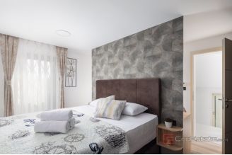 019 2047 07 Sibenik Villa with pool and a sea view for sale