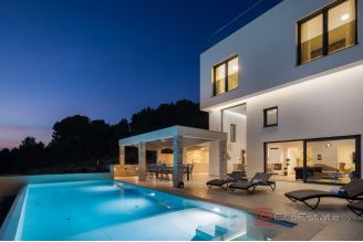019 2047 07 Sibenik Villa with pool and a sea view for sale