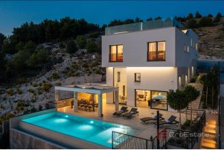 019 2047 07 Sibenik Villa with pool and a sea view for sale