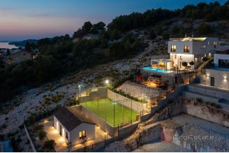 019 2047 07 Sibenik Villa with pool and a sea view for sale