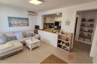 013 2047 08 Trogir House in the first row to the sea for sale