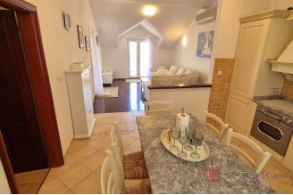 013 2047 08 Trogir House in the first row to the sea for sale