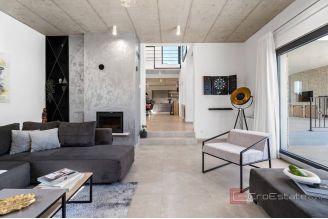 014 2045 12 Trilj Modern villa with pool for sale