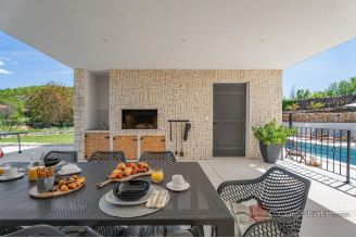 014 2045 12 Trilj Modern villa with pool for sale