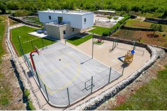 014 2045 12 Trilj Modern villa with pool for sale