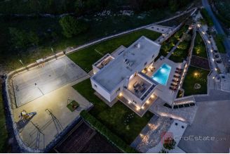 014 2045 12 Trilj Modern villa with pool for sale