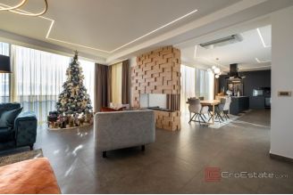 019 1024 02 Opatija Penthouse with a sea view in a dominant position