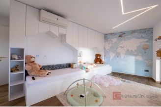 019 1024 02 Opatija Penthouse with a sea view in a dominant position