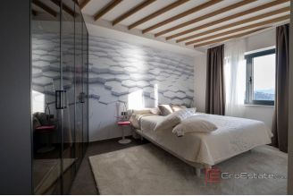 019 1024 02 Opatija Penthouse with a sea view in a dominant position