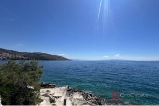 004 2045 10 Island of Ciovo Building land in the first row to the sea for sale