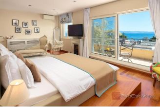 020 2045 15 Split Bacvice Unique villa with pool near the sea for sale