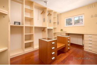 020 2045 15 Split Bacvice Unique villa with pool near the sea for sale