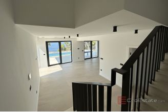 015 2038 85 makarska villa with pool and sea view for sale