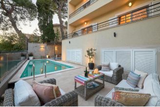 020 2045 16 Split Bacvice Unique villa with pool near the sea for sale