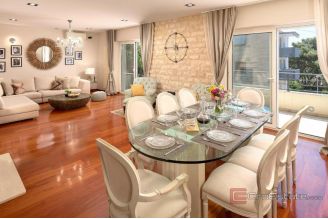 020 2045 16 Split Bacvice Unique villa with pool near the sea for sale