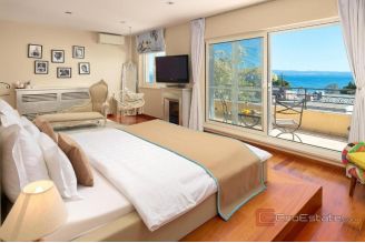 020 2045 16 Split Bacvice Unique villa with pool near the sea for sale