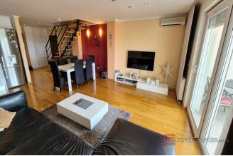 011 2047 13 Makarska Two story apartment with sea view for sale