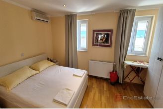 011 2047 13 Makarska Two story apartment with sea view for sale