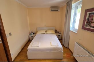 011 2047 13 Makarska Two story apartment with sea view for sale