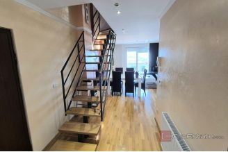 011 2047 13 Makarska Two story apartment with sea view for sale