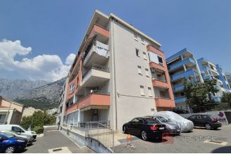 011 2047 13 Makarska Two story apartment with sea view for sale