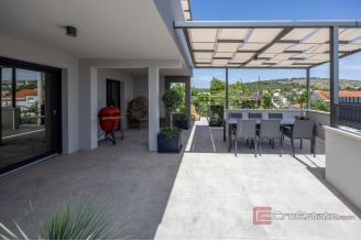 020 2022 417 Makarska Detached house with sea view for sale