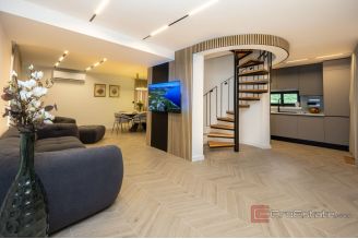 020 2022 417 Makarska Detached house with sea view for sale