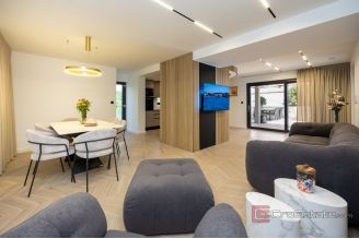 020 2022 417 Makarska Detached house with sea view for sale